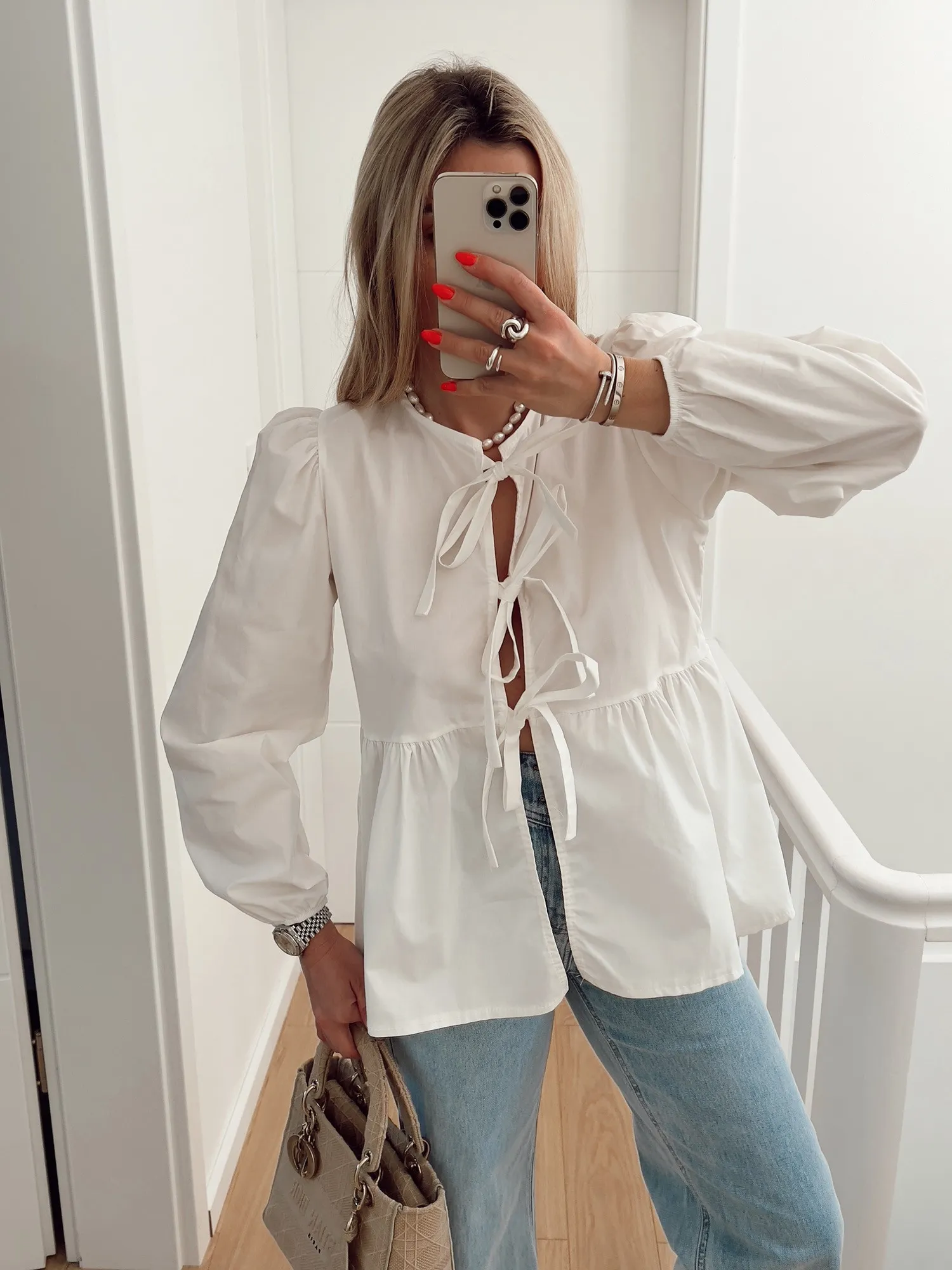 Blouse JONNA À noeuds et manches longues, blanc