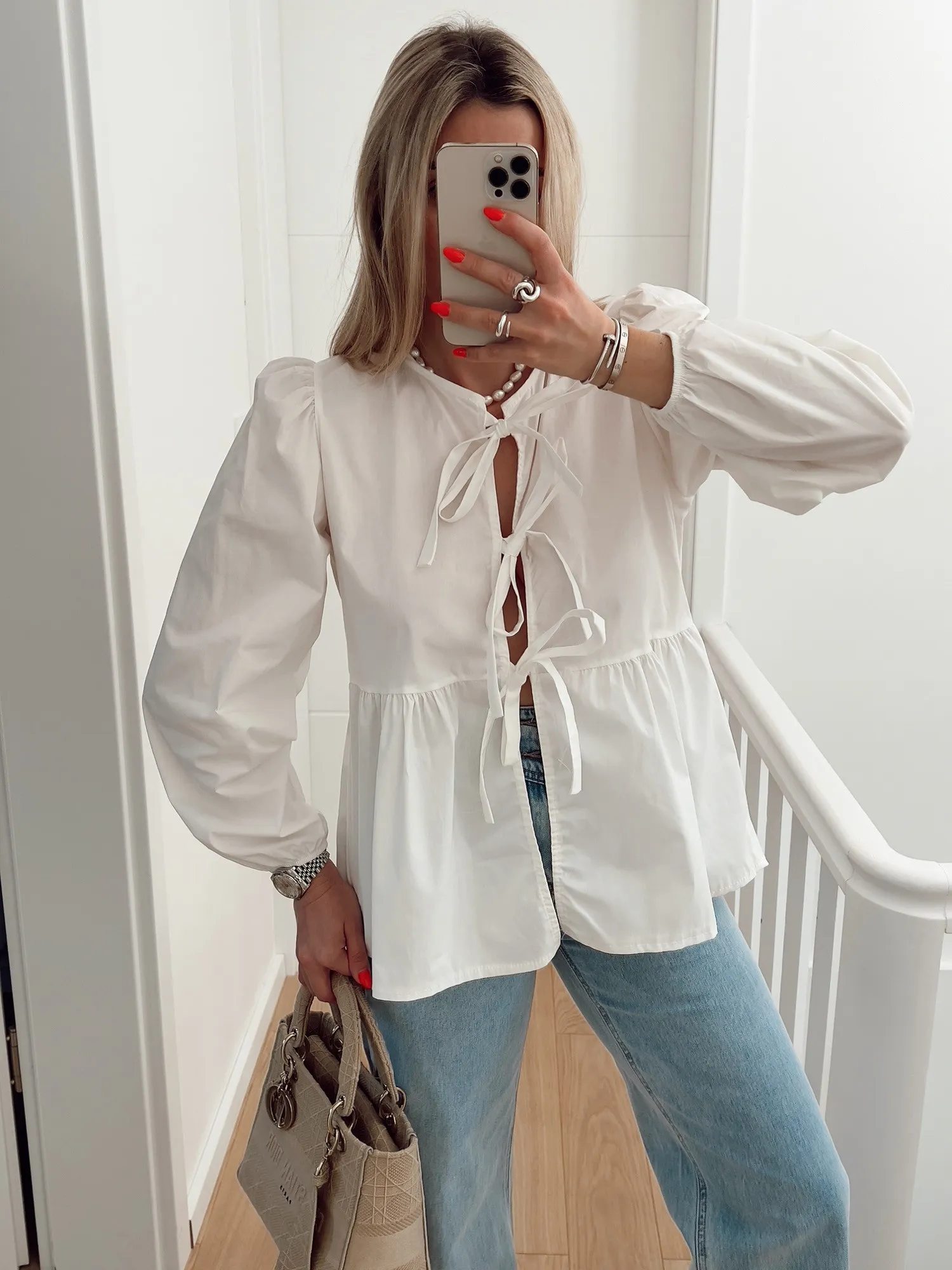 Blouse JONNA À noeuds et manches longues, blanc