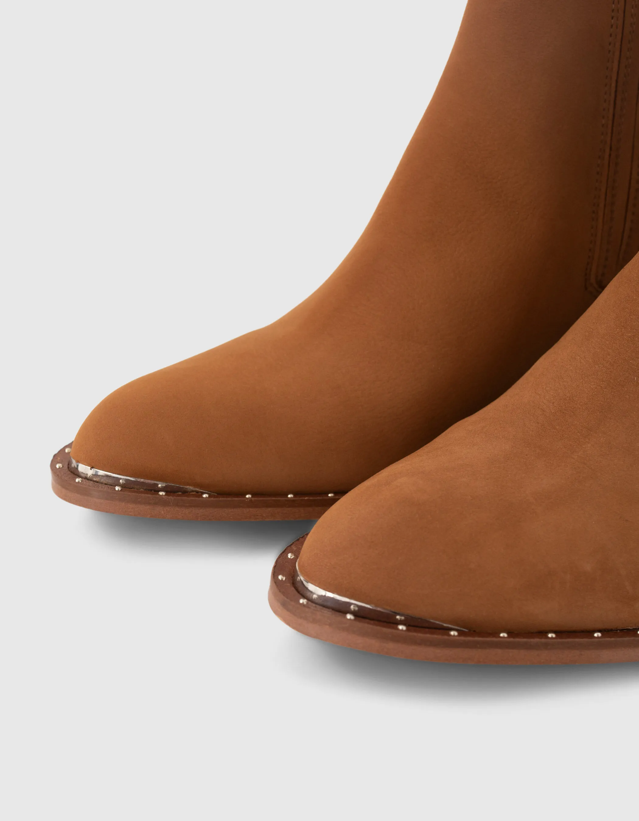 Boots en cuir camel avec clous nubuck femme