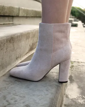 Bottines en suédine beige à talon