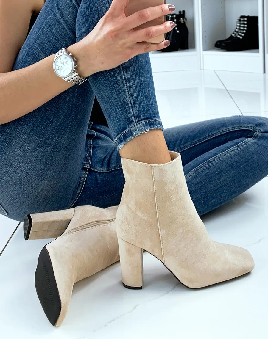 Bottines en suédine beige à talon