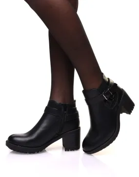 Bottines noires grainées à talon, élastique rayé et sangles