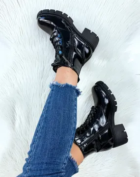 Bottines vernies noires à talon mi-haut