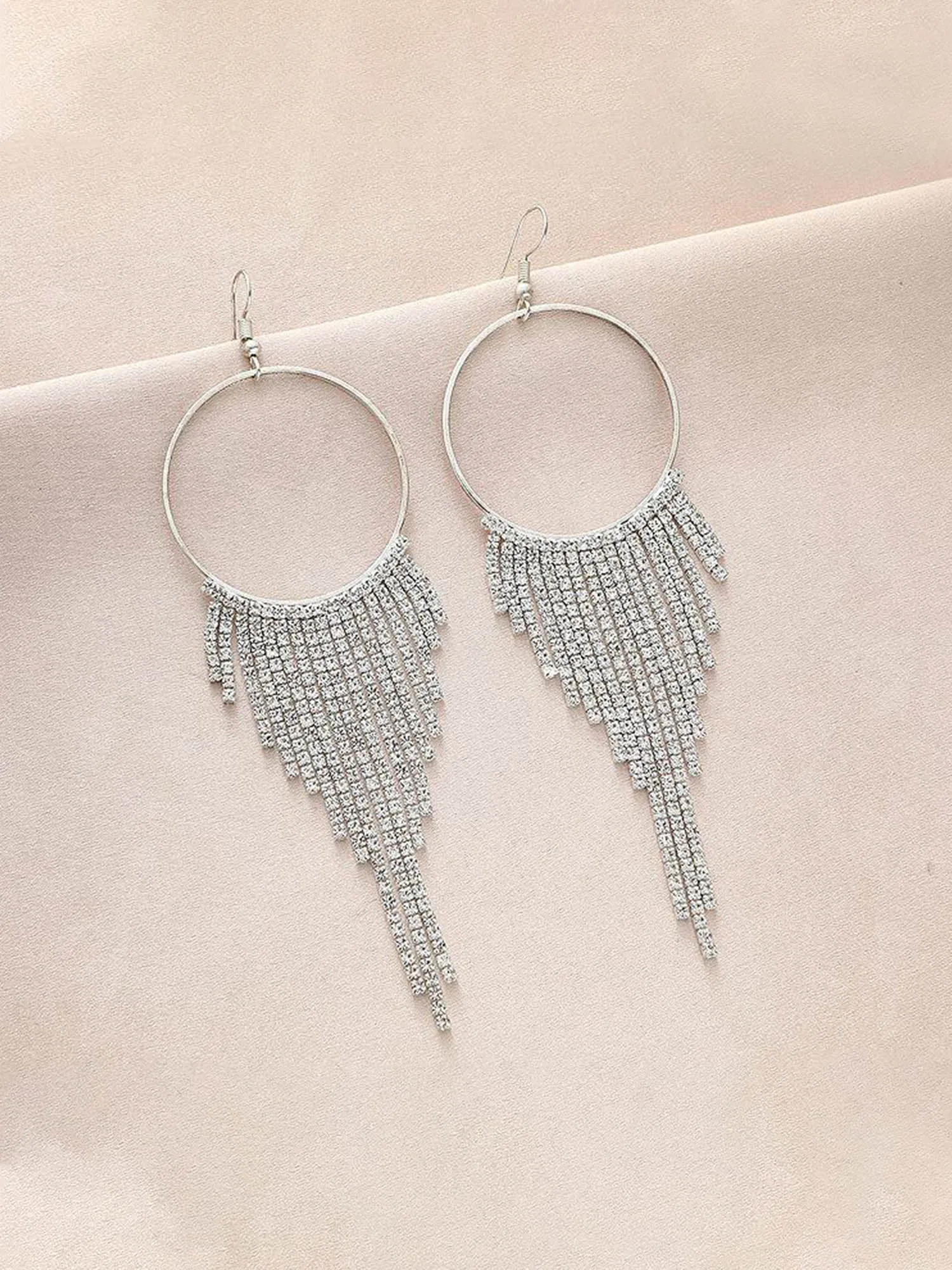 Boucles d'oreilles à franges exagérées avec des diamants d'eau