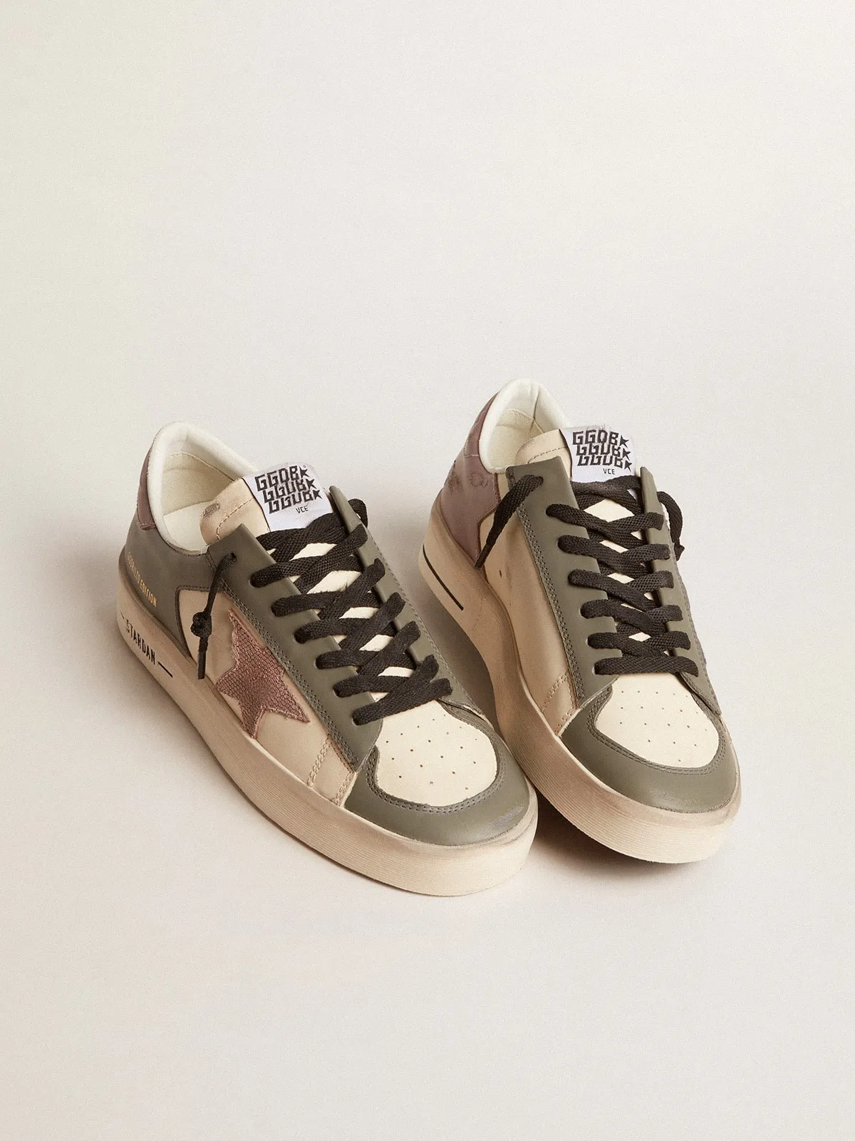 Stardan LTD femme en cuir gris avec étoile et contrefort en cuir rose | Golden Goose