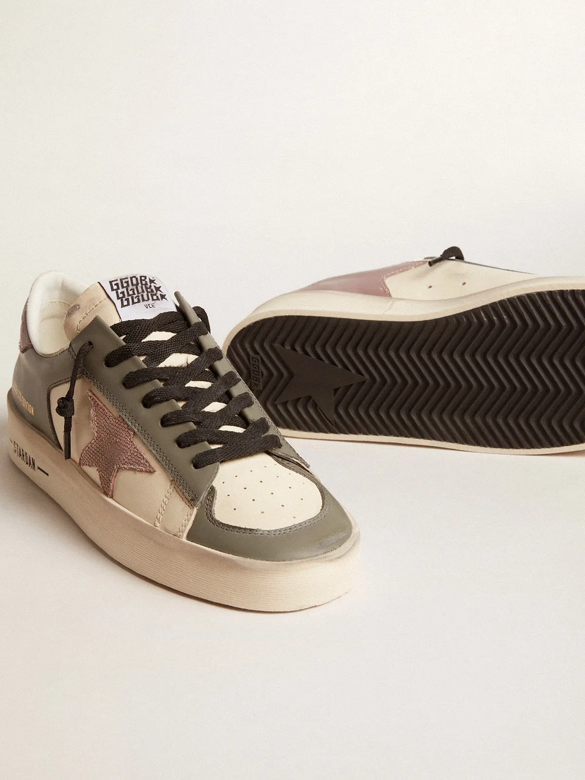 Stardan LTD femme en cuir gris avec étoile et contrefort en cuir rose | Golden Goose